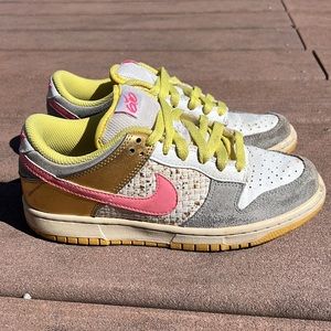 Nike 6.0 in pink and gold. Women’s 6.5